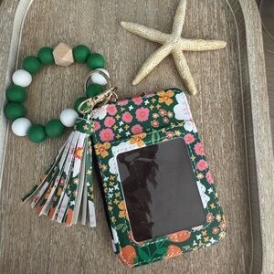 NWT Boho Silicone Wristlet Wallet Keychain Combo Green Floral OS